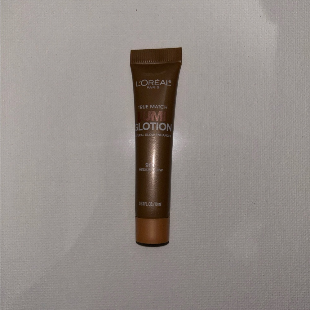 NWOT L'Oreal True Match Lumi Glotion - Medium Glow 🟣